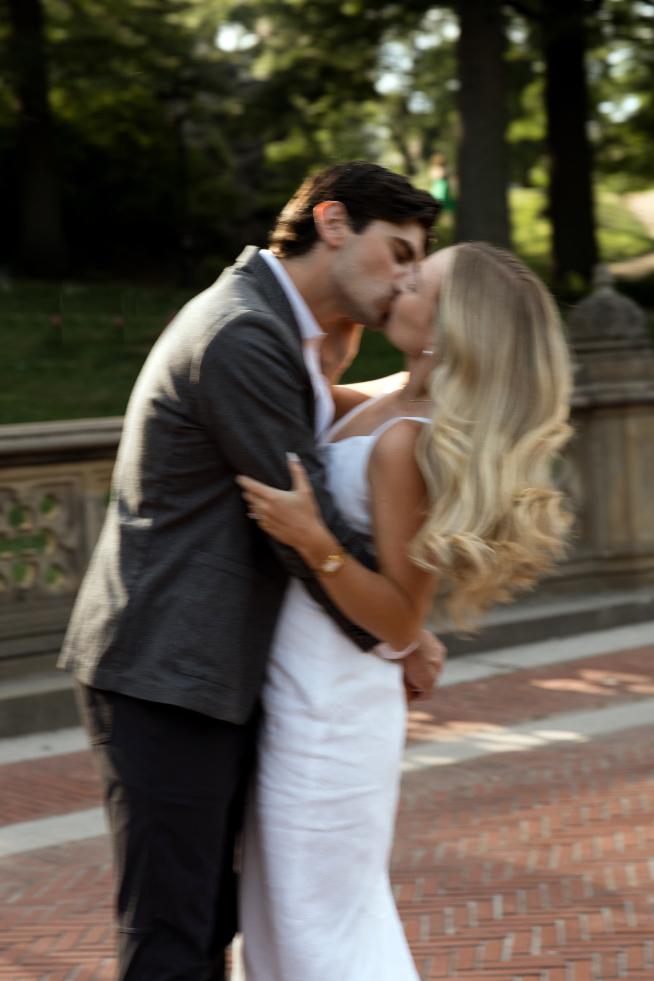 Lily and Sam kissing in Central Park